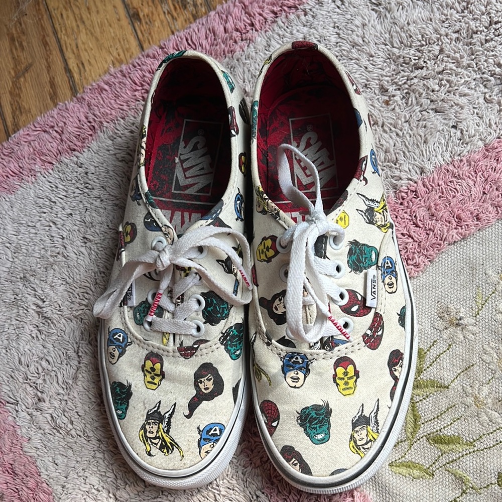Vans authentic marvel head sneaker women’s 7.5